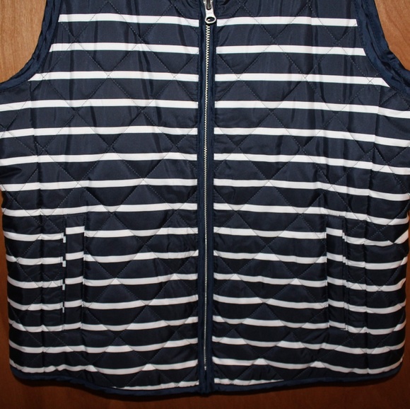 Gap Stripe Thin Puffer Vest Like New Navy Nautical sz M - Picture 2 of 4